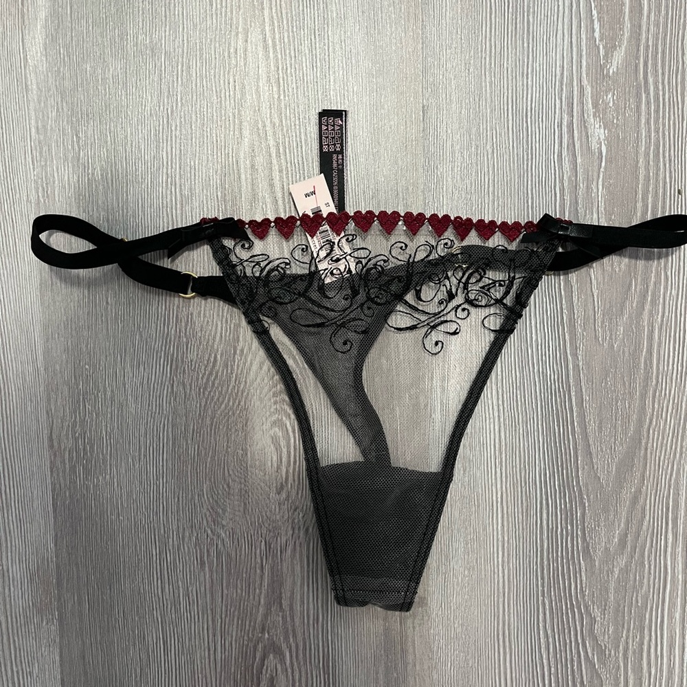 NWT Victoria’s Secret medium thong